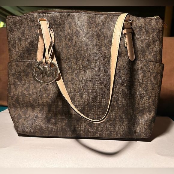 Micheal Kors Tote Bag - Picture 1 of 5